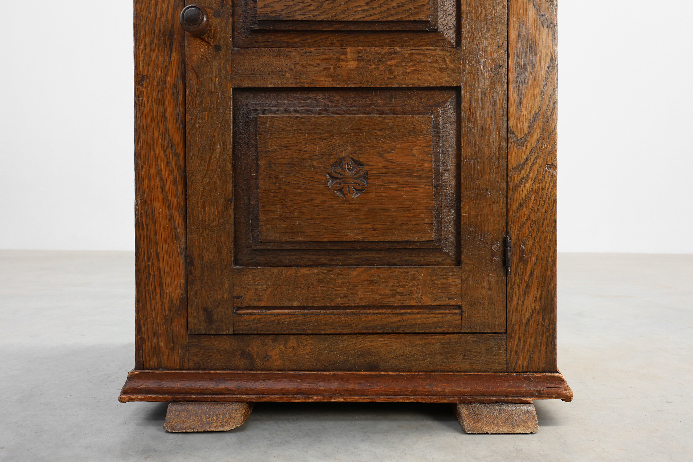 Rustic Solid Oak Cabinet with Geometric Floral Carvings, Belgium &ndash; 17th Centurythumbnail